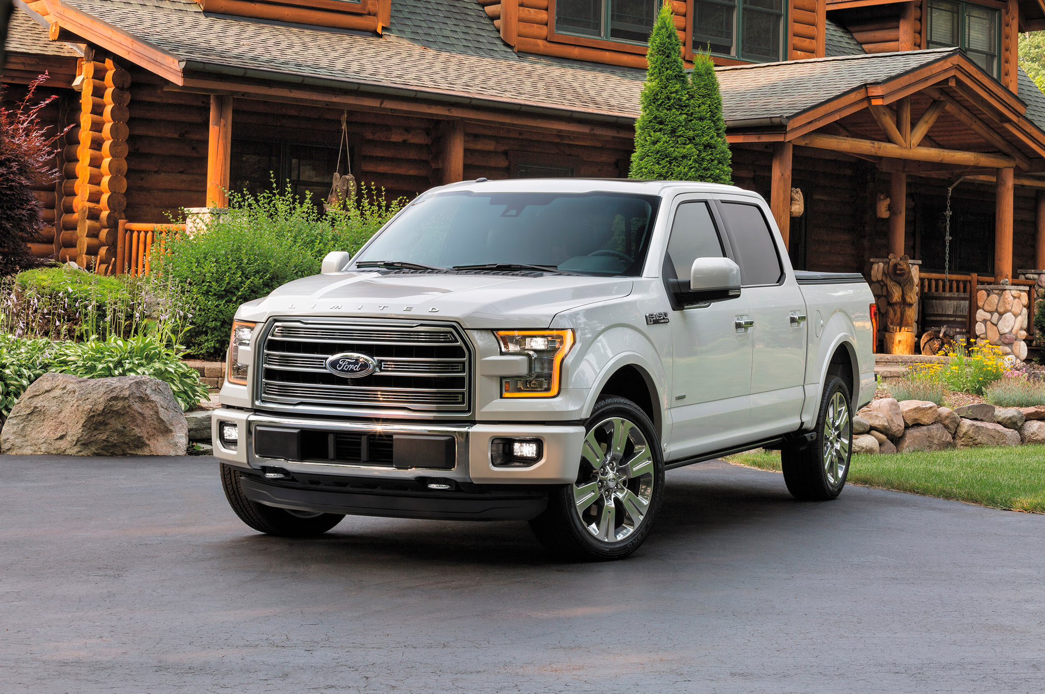 2016-Ford-F-150-Limited-front-three-quarter1