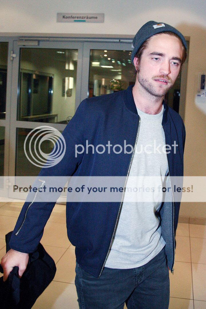  photo HQRobertPattinsonFKATwigsGermany05.jpg