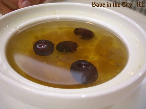 Double-boiled Hasima with Red Dates