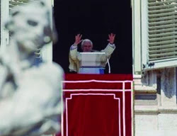 "El sacerdote es un don del Corazón de Cristo", dice el 
Papa en Ángelus