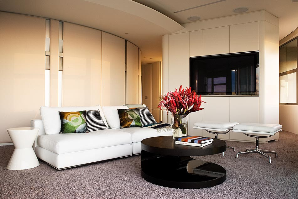 Modern Apartment Interior Design in Warm And Glamour Style 