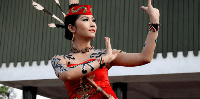 Motif Dayak Tato Baju Adat Batik Wanita Kebudayaan Motif Dayak Tato Baju Adat Batik Wanita Kebudayaan
