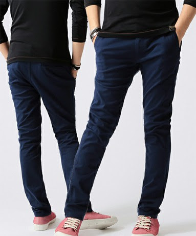 秋冬コーデをネイビーパンツで上品に メンズおすすめ紺色パンツ