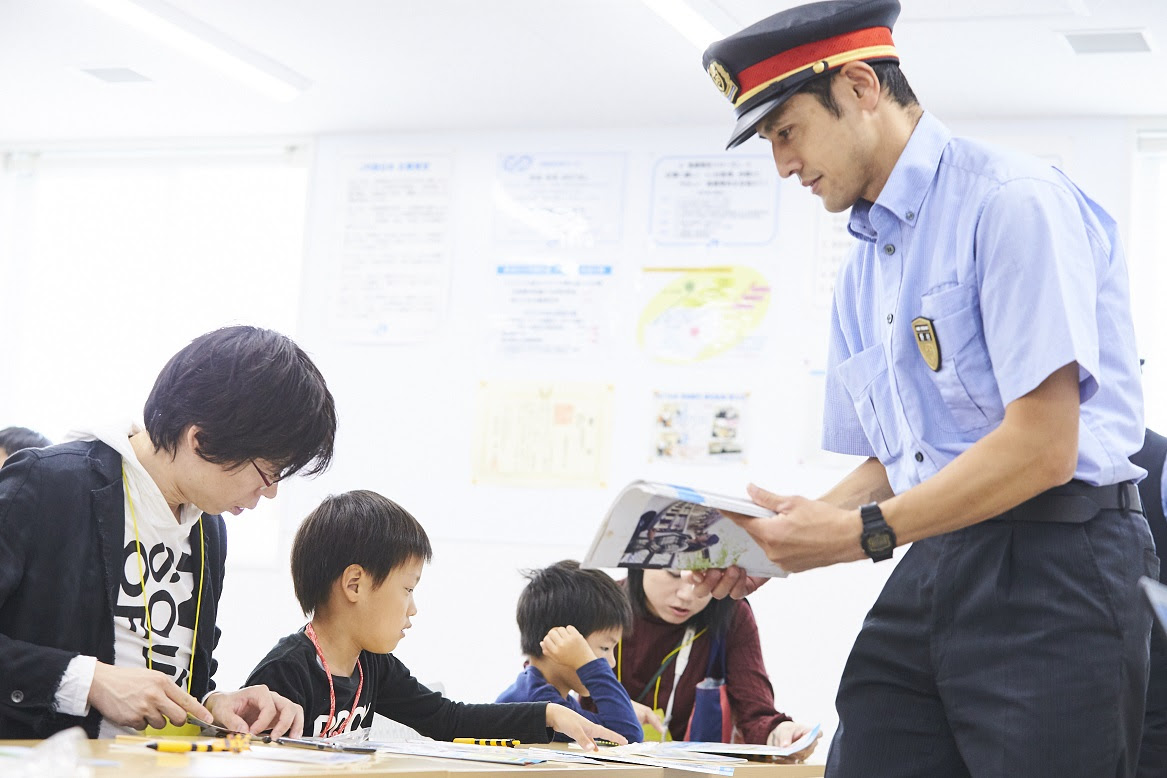 楽しみながら学ぶJR西日本高槻駅小学生駅員体験が開催されまし ...