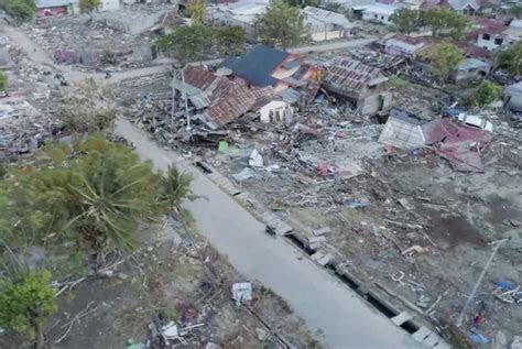 bnpb  juta penduduk indonesia berisiko terancam tsunami
