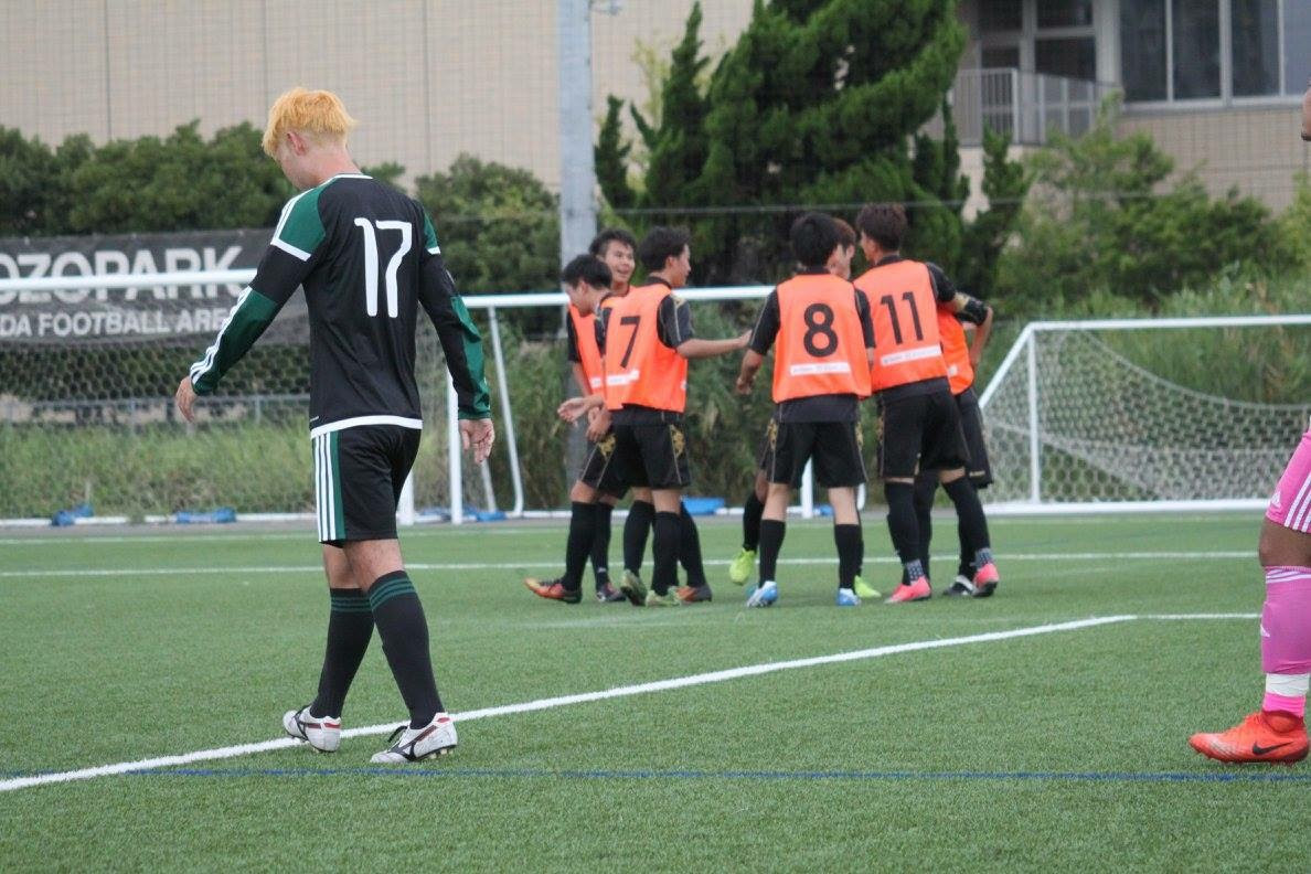 Bmom72 亀田峻平 2年 成立学園 が最初で最後の背中でのゴール Beyond ビヨンド 大学サッカー同好会情報を発信する全国唯一の情報サイト