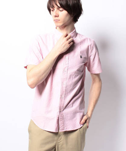 ピンクのシャツ 無地 半そで のメンズコーディネート 着こなし