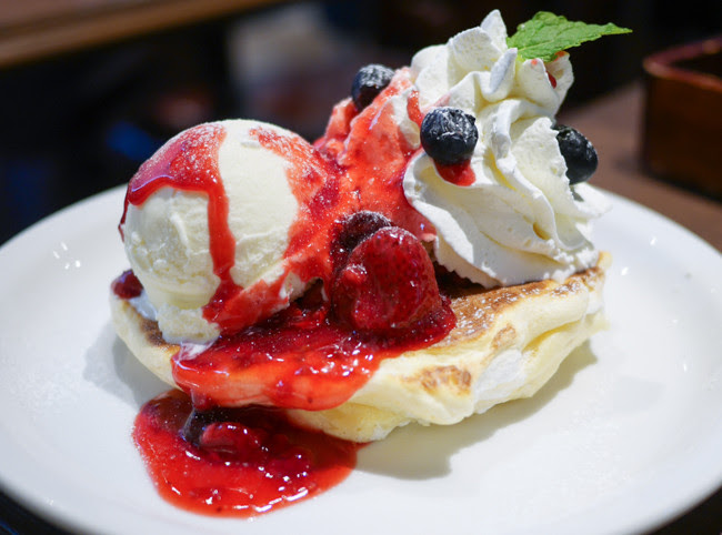 自由が丘 メロウブラウンコーヒー 自由が丘本店 Mellow Brown Coffee ワッフルパンケーキ ３種のベリー ホイップ パンケーキ部 Pancake Club Powered By ライブドアブログ