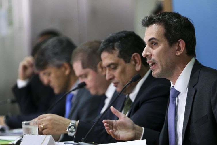 Técnicos do ministério da Economia dão entrevista coletiva para detalhar o texto da proposta de reforma da Previdência