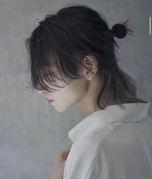 ロングのメンズの髪型 22年春 ヘアアレンジで結び方やセット方法を紹介