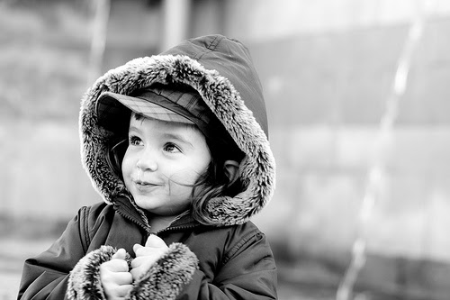 フリー画像 人物写真 子供ポートレイト 外国の子供 少女 女の子 モノクロ写真 フリー素材 画像素材なら 無料 フリー写真素材のフリーフォト