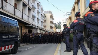 La majoria dels catalans aproven els Mossos i suspenen la policia espanyola (Reuters)