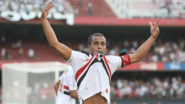 São Paulo sacramentou a venda de Lucas ao PSG por R$ 107,8 mi; jogador só vai em janeiro 