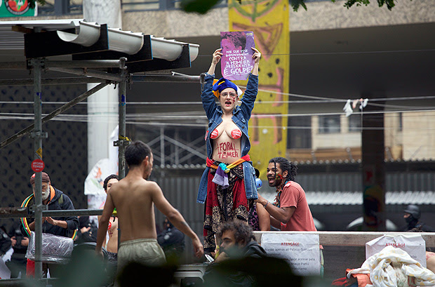 RIO DE JANEIRO, RJ, 25.07.2016: REINTEGRACAO DE POSSE DO PALÁCIO CAPANEMA - Alysson Luan de Oliveira e um dos presos na operação Hashtag da Policia Federal. O jovem teria participado do planejamento de um atentado terrorista a ser realizado durante os Jogos Olímpicos de 2016, no Rio de Janeiro. (Foto: Mauro Pimentel/Folhapress, FSP-FOTO) ***EXCLUSIVO FOLHA***
