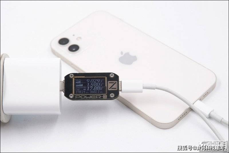 Iphone 12搭配多款原厂充电器充电实测 最大支持22w有线快充 功率