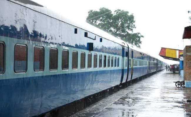 Railways to Continue 'Swachh Bharat' Mission Till March 2016