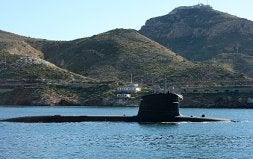 El submarino malasio inicia las pruebas de mar
