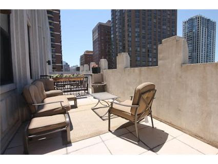 2163935 15 Baseball Player Derrek Lee Lists Chicago Condo
