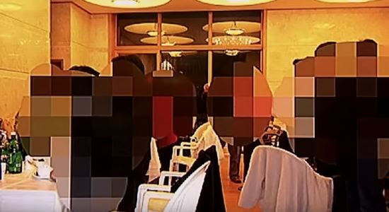ììë¡ ì±í­ííë©° ì´¬ì ê¹íì ë³ì¥ ì±ì 'ë ìì¬ ìí© ìì êµ­ë¯¼ì¼ë³´