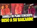 DANIELA DARCOURT BESÓ A SU BAILARIN EN PLENO CONCIERTO ¡COQUETEOS Y MÁS!