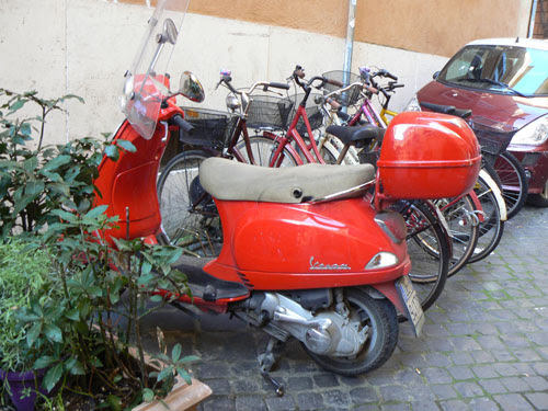 vespa rouge.jpg