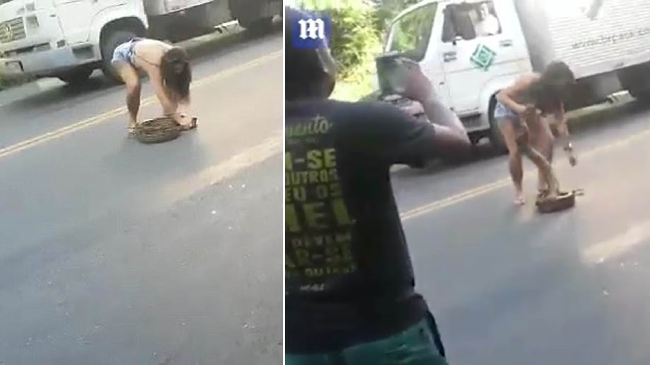 Video: Ular sawa di tengah jalan sampai kereta semua berhenti, tapi tak seorang lelaki pun yang berani alihkan..hanya wanita ini!