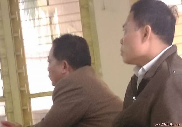  Hai bị cáo tại toà.