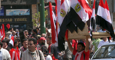 الآلاف يتوافدون على التحرير 