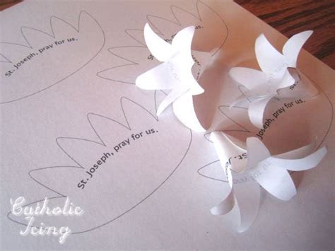This spring lily flower template is a perfect craft to do with your kindergartners, . lily craft printable template flower diy crafts paper flowers diy