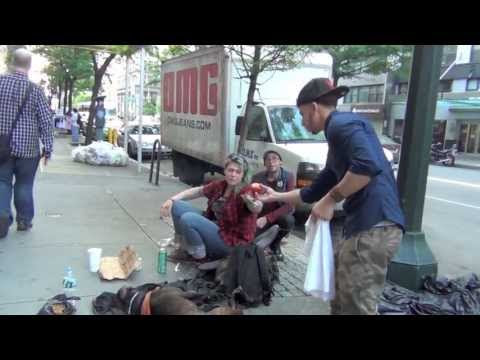 Trend Baru: Make The Homeless Smile