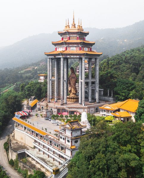Visit the Kek Lok Si temple in Penang - Malaysia | Omnivagant
