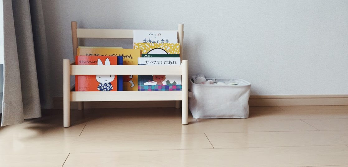 Ikeaのシンプルな絵本棚 ドライバー無し15分で組み立てました すそのの日々 子育てと家づくりのブログ