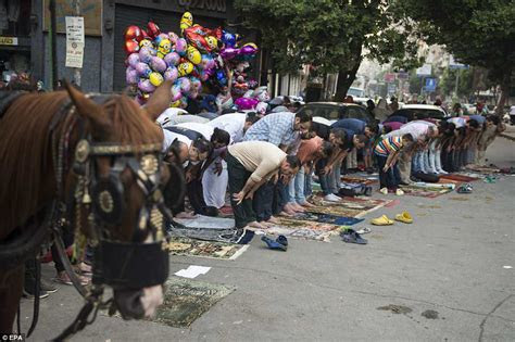 muslims  birmingham celebrate eid al fitr  small heath park daily mail