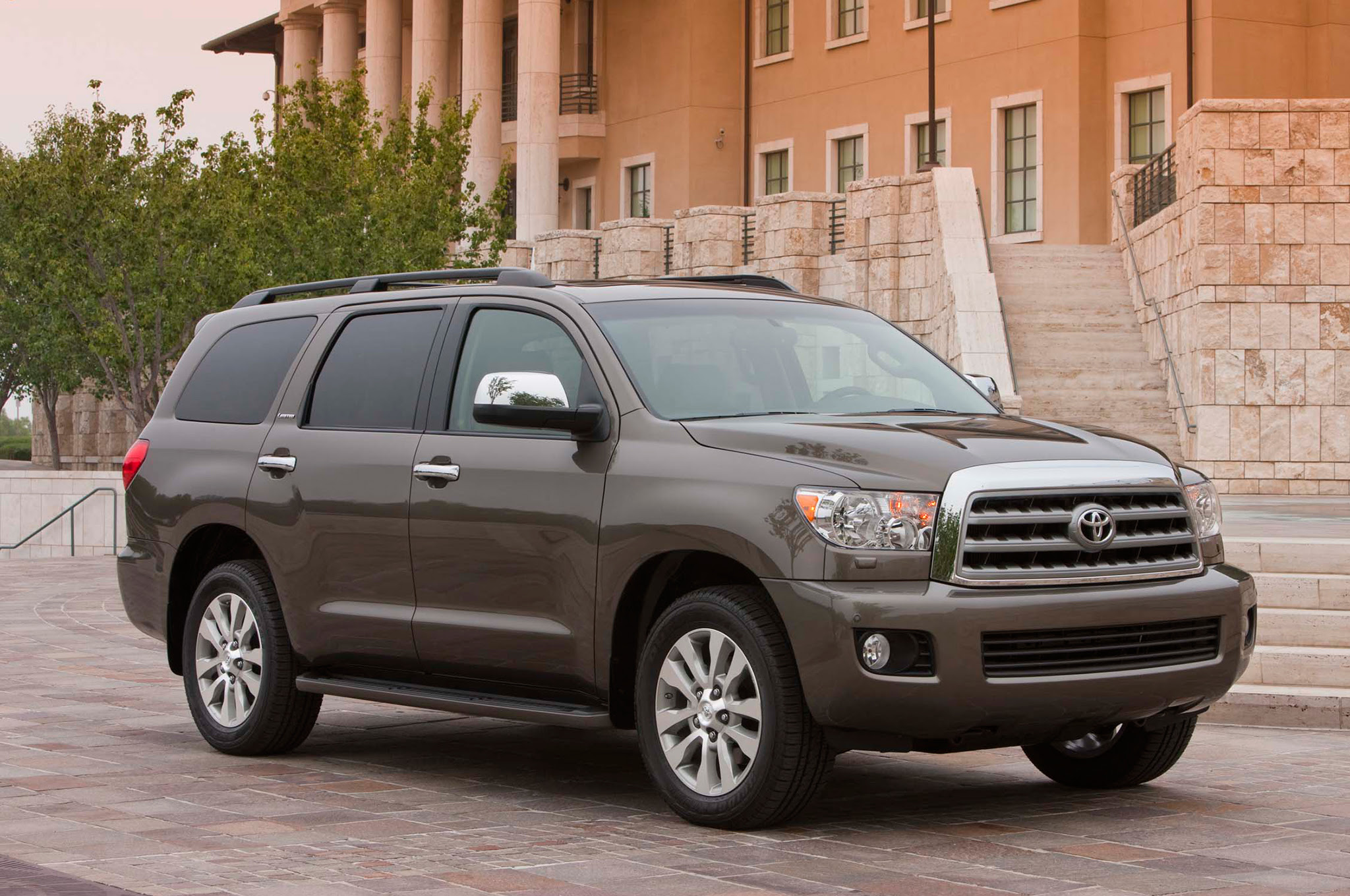 2016 Toyota Sequoia front three quarter