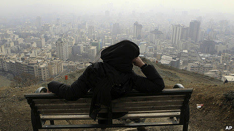 Vista de Teherán cubierta por la polución.
