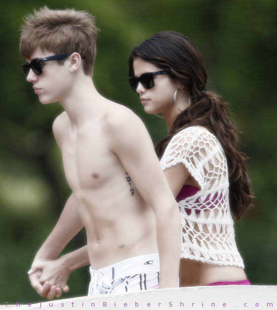 justin bieber and selena gomez kissing 2011. justinbieber selenagomez