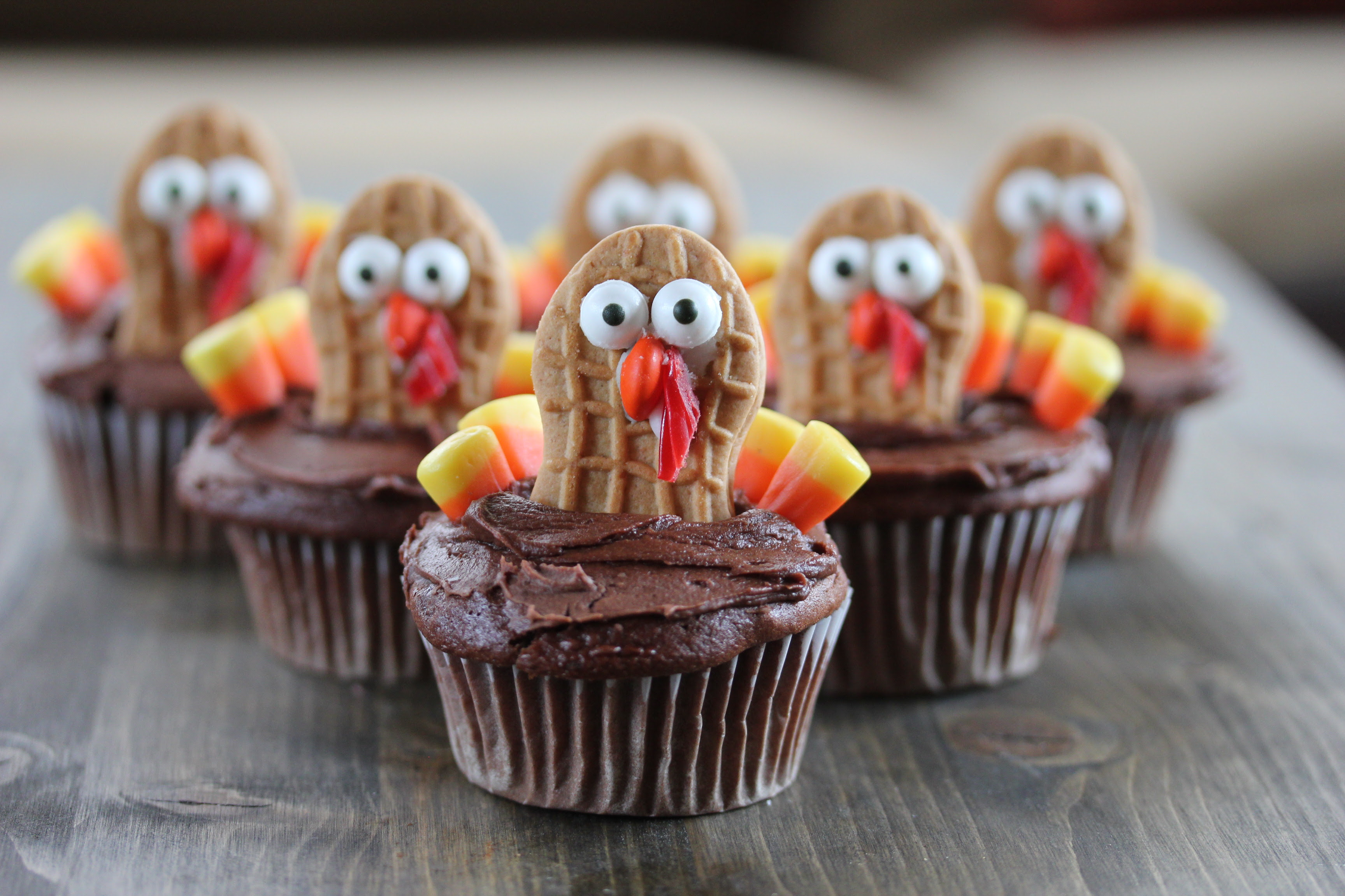 Nutter Butter Turkey Cupcakes for Thanksgiving - Frugal Bites