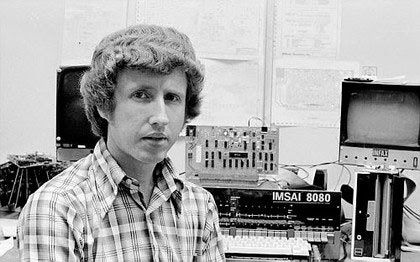 Biografi Dennis Hayes