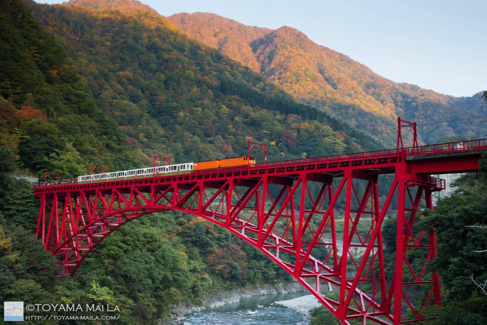 紅葉 10月下旬の黒部峡谷トロッコ鉄道はこんな感じだよ Toyama Mai La