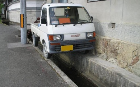 軽トラックでぬかるみにハマってしまったときの対策と脱出のコツ 軽トラック情報館 大阪事業所