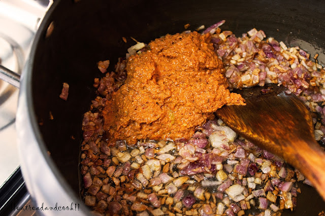 simple and easy chicken recipe and preparation Parsi Cashew Chicken / Murghi Ma Kaju with step by step pictures