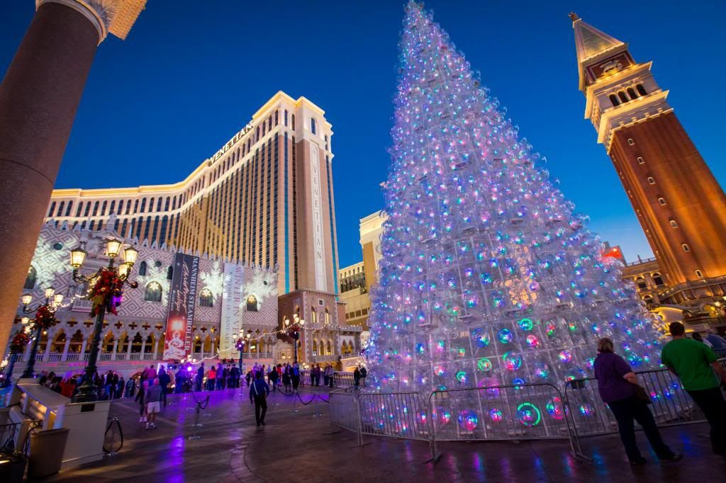 2013/2014 Christmas in Las Vegas: Events and Vacation Packages, Christmas in Las Vegas, Las Vegas, Winter Lights Festival, Las Vegas Hilton, Mandalay Bay Hotel, , lights and mega-Christmas trees, Vegas strip, casino resorts, bellagio museum, Las Vegas Christmas concerts, Nevada Ballet Theatre, amriholiday, beautiful holiday destinations