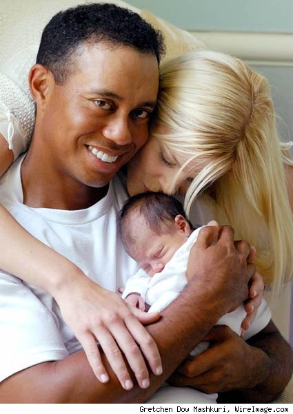 http://epond6.files.wordpress.com/2009/11/itr__1235647290_tiger_woods_elin_nordegren__.jpg