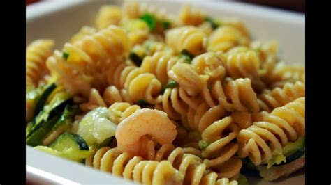 pasta fusilli  zucchine  gamberetti ricetta light