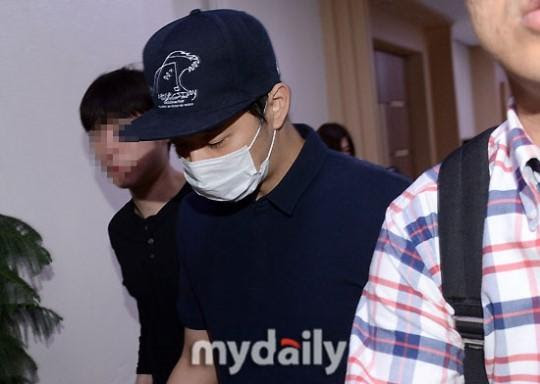 Park Yoochun bị nữ nhân viên bar &#34;tống tiền&#34; sau scandal - 1