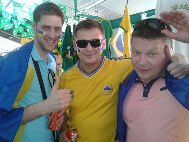 Oleskii Postrihan, Maxim Bezugly e Ievgen Staroselsiky vieram ao Brasil para ver só um jogo (Foto: Paulo Guilherme/G1)