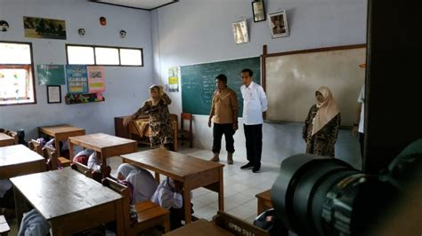 jokowi tinjau simulasi siaga bencana siswa sd