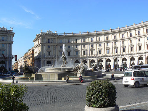 place de la république sous le soleil.jpg