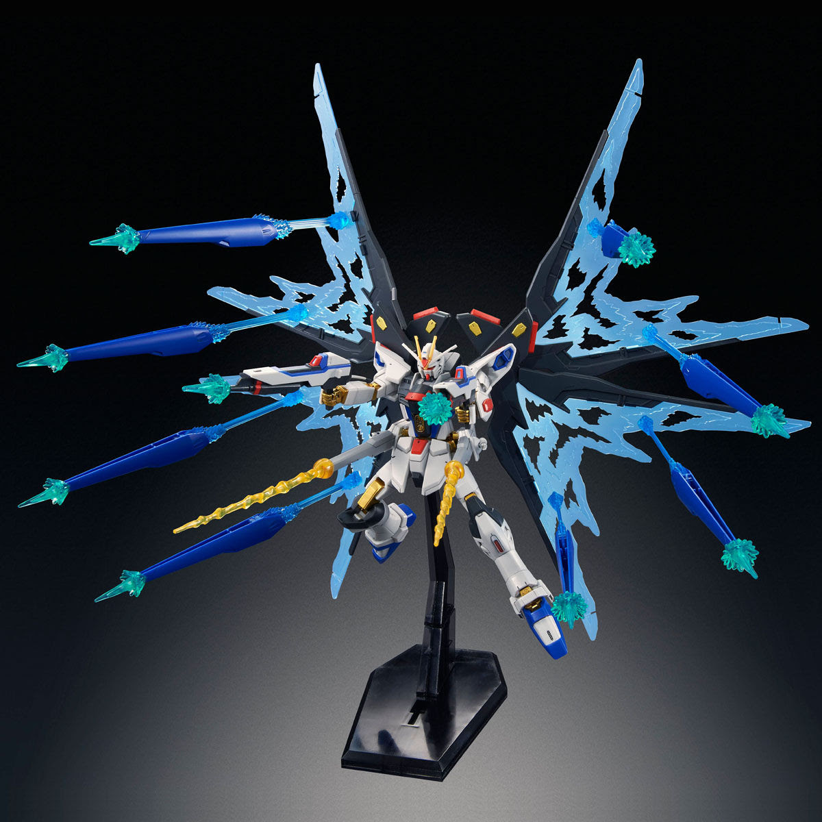 特別仕様のストフリ本体でフルバースト再現 プレバン限定 Hgce 1 144 ストライクフリーダムガンダム 光の翼dxエディション 本日より予約受付開始 こーのーどちゃかてきんl 立体版