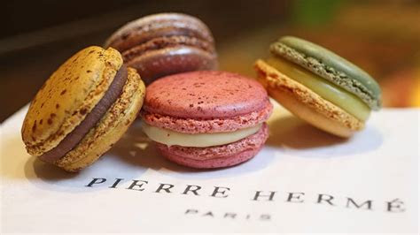 These salted caramel cookies start with giant, bakery style, soft sugar cookies. Best Bakeries in Paris | Four Seasons Hotel George V, Paris